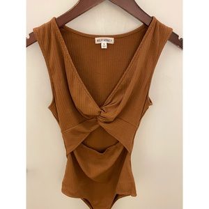 Form fitting body suit 💃🏼